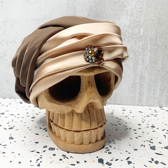Vintage brown Velvet Satin jemmed turban B0976